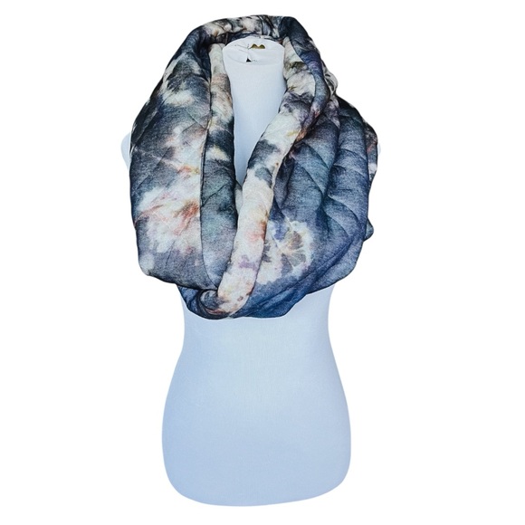 Anthropologie Bl-nk Luculia Watercolor Floral Multicolor Quilted Infinity Scarf - Picture 8 of 8